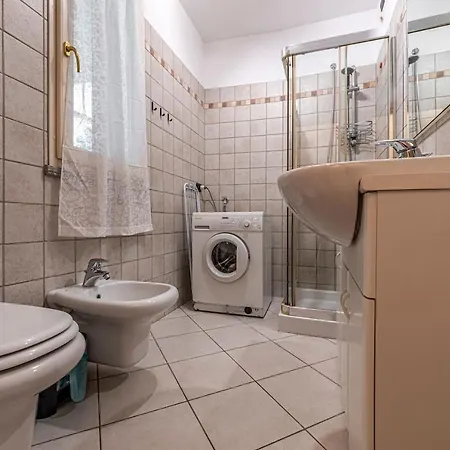 Apartament Di - In Centro A 1 Min Da E Stazione - Wifi